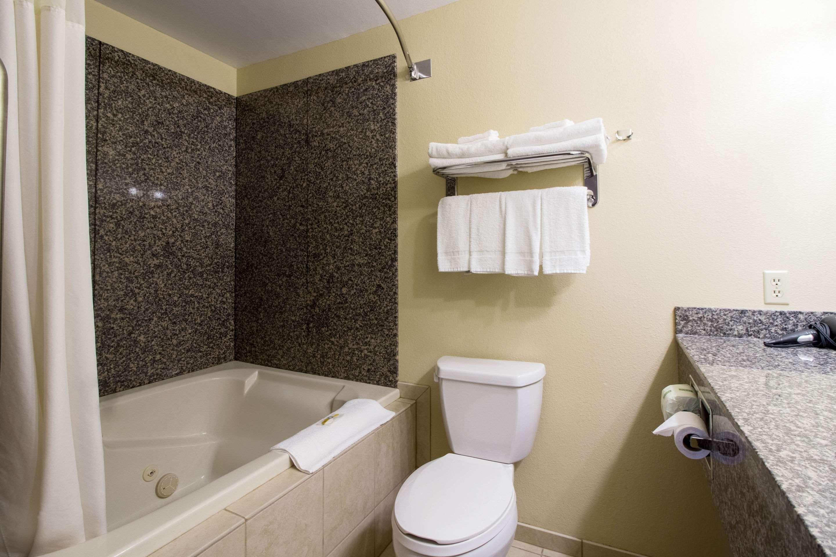 Quality Inn Marshall Mn Near University Экстерьер фото